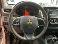Mitsubishi L200 2017 4p Doble Cabina L4/2.5/T Diesel Man 4X4 2017 Mitsubishi L200 Venta Interiores 1
