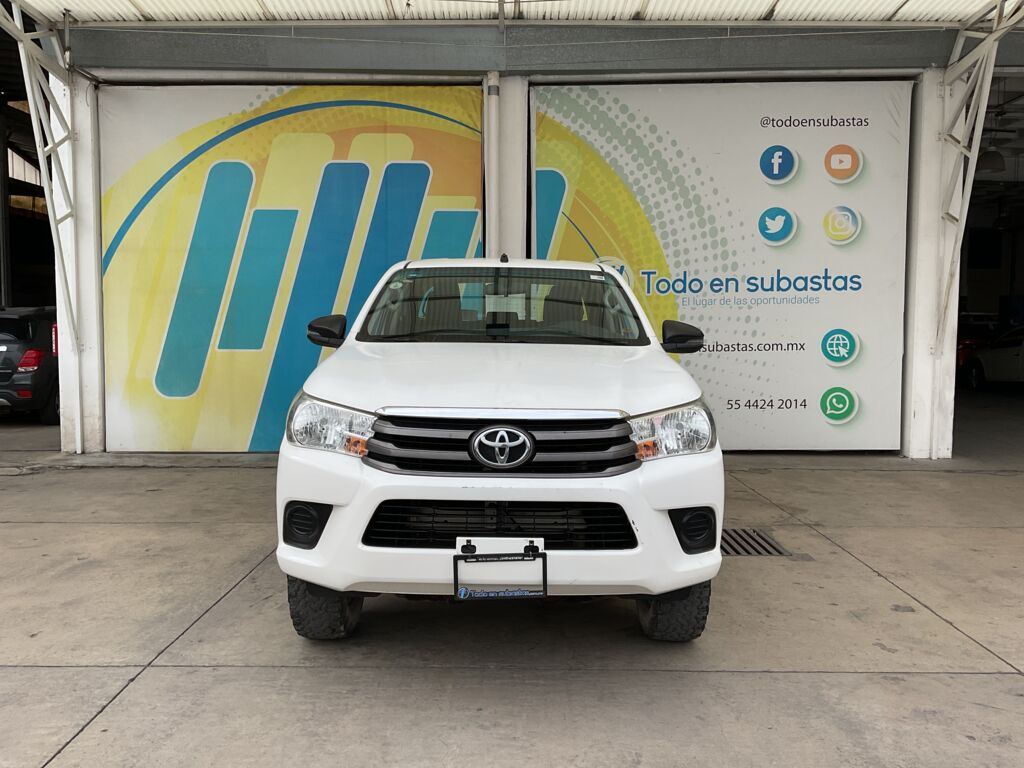 Toyota Hilux 2018 4p Doble Cabina Base L4/2.7 Man 2018 Toyota Hilux Venta Exteriores 2