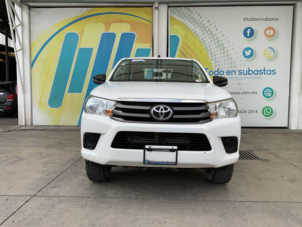 Toyota Hilux 2018 4p Doble Cabina Base L4/2.7 Man 2018 Toyota Hilux Venta Exteriores 2