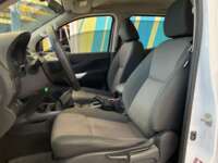Nissan NP300 Frontier 2022 4p DC Diesel L4/2.5/T Man 4X4 Man 2022 Nissan NP300 Frontier Venta Interiores 19