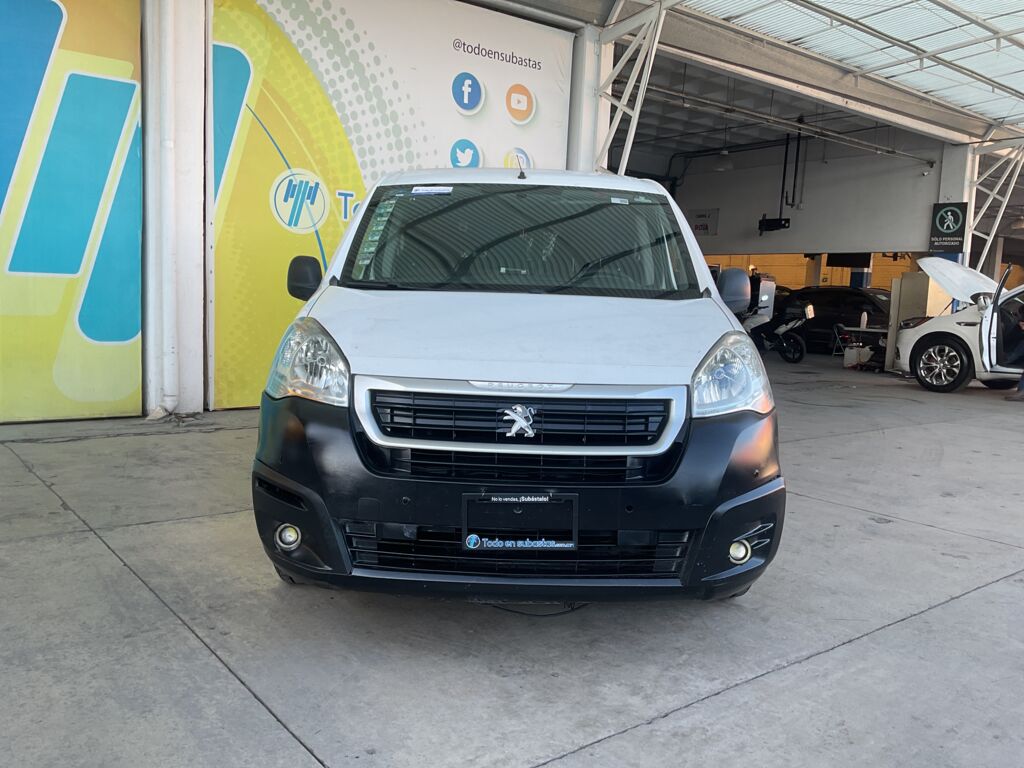 Peugeot Partner 2019 5p L4/1.6/T Diesel Man       2019 Peugeot Partner Venta Exteriores 2