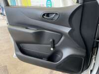 Nissan NP300 2019 4p S L4/2.5 Man A/A 2019 Nissan NP300 Venta Interiores 14