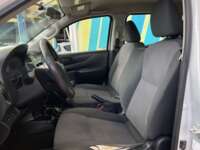 Nissan NP300 2019 4p S L4/2.5 Man A/A 2019 Nissan NP300 Venta Interiores 15