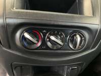 Nissan NP300 2019 4p S L4/2.5 Man A/A 2019 Nissan NP300 Venta Interiores 8