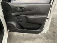Nissan NP300 Frontier 2021 4p SE L4/2.5 Man 2021 Nissan NP300 Frontier Venta Interiores 18