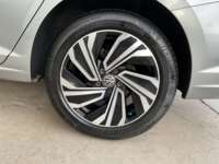 Volkswagen Jetta 2021 4p R-Line L4/1.4/T Aut 2021 Volkswagen Jetta Venta Llantas 4