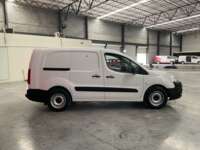 Peugeot Partner 2019 5p L4/1.6/T Diesel Man       2019 Peugeot Partner Venta Exteriores 4