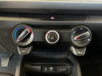 Kia Rio 2020 4p LX L4/1.6 Man  2020 Kia Rio Venta Interiores 10