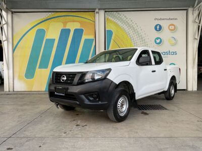 Nissan NP300 Doble Cabina 2020 4p S L4/2.5 Man A/A Paq. Seg.