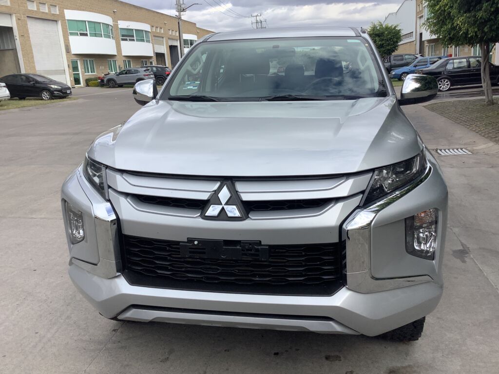 Mitsubishi L200 2022 4p GLX Doble Cabina L4/2.5/T Diesel Man 4X4 2022 Mitsubishi L200 Venta Exteriores 2