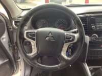 Mitsubishi L200 2022 4p GLX Doble Cabina L4/2.5/T Diesel Man 4X4 2022 Mitsubishi L200 Venta Interiores 9