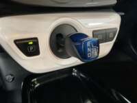 Toyota Prius 2017 5p Base Hibrido L4/1.8 Aut 2017 Toyota Prius Venta Interiores 11