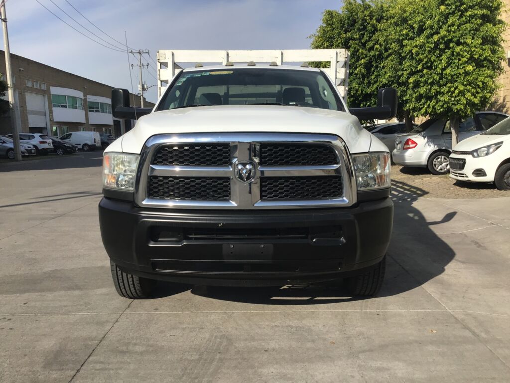 Dodge Ram 4000 2018 2p Chasis Cabina PL V8/5.7 Man 4X2 A/A 2018 Dodge Ram 4000 Venta Exteriores 2