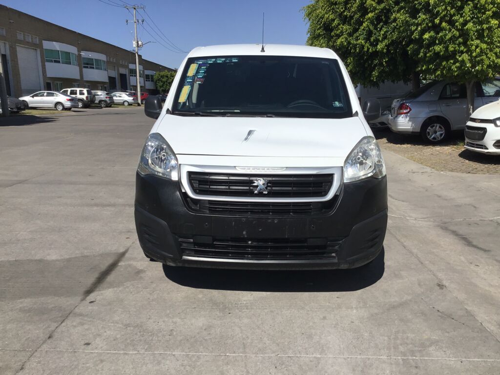 Peugeot Partner 2019 5p L4/1.6/T Diesel Man       2019 Peugeot Partner Venta Exteriores 2