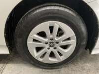Toyota Prius 2017 5p Base Híbrido L4/1.8 Aut  2017 Toyota Prius Venta Llantas 1