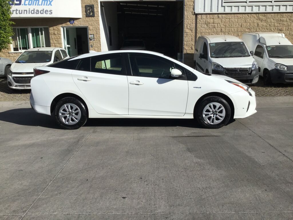 Toyota Prius 2017 5p Base Hibrido L4/1.8 Aut 2017 Toyota Prius Venta Exteriores 4