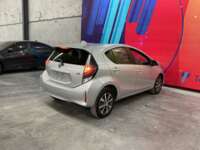 Toyota Prius 2018 5p Base Híbrido L4/1.8 Aut      2018 Toyota Prius Venta Exteriores 7