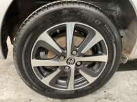 Toyota Prius 2018 5p Base Híbrido L4/1.8 Aut      2018 Toyota Prius Venta Llantas 4