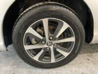 Toyota Prius 2018 5p Base Híbrido L4/1.8 Aut      2018 Toyota Prius Venta Llantas 10