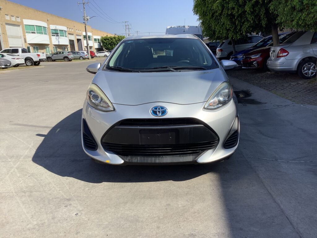 Toyota Prius 2018 5p C Híbrido L4/1.5 Aut 2018 Toyota Prius Venta Exteriores 2
