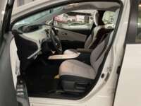 Toyota Prius 2017 5p Base Hibrido L4/1.8 Aut 2017 Toyota Prius Venta Interiores 13