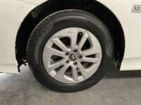 Toyota Prius 2017 5p Base Hibrido L4/1.8 Aut 2017 Toyota Prius Venta Llantas 10