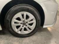 Toyota Prius 2017 5p Base Hibrido L4/1.8 Aut 2017 Toyota Prius Venta Llantas 1