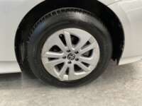 Toyota Prius 2017 5p Base Híbrido L4/1.8 Aut  2017 Toyota Prius Venta Llantas 10
