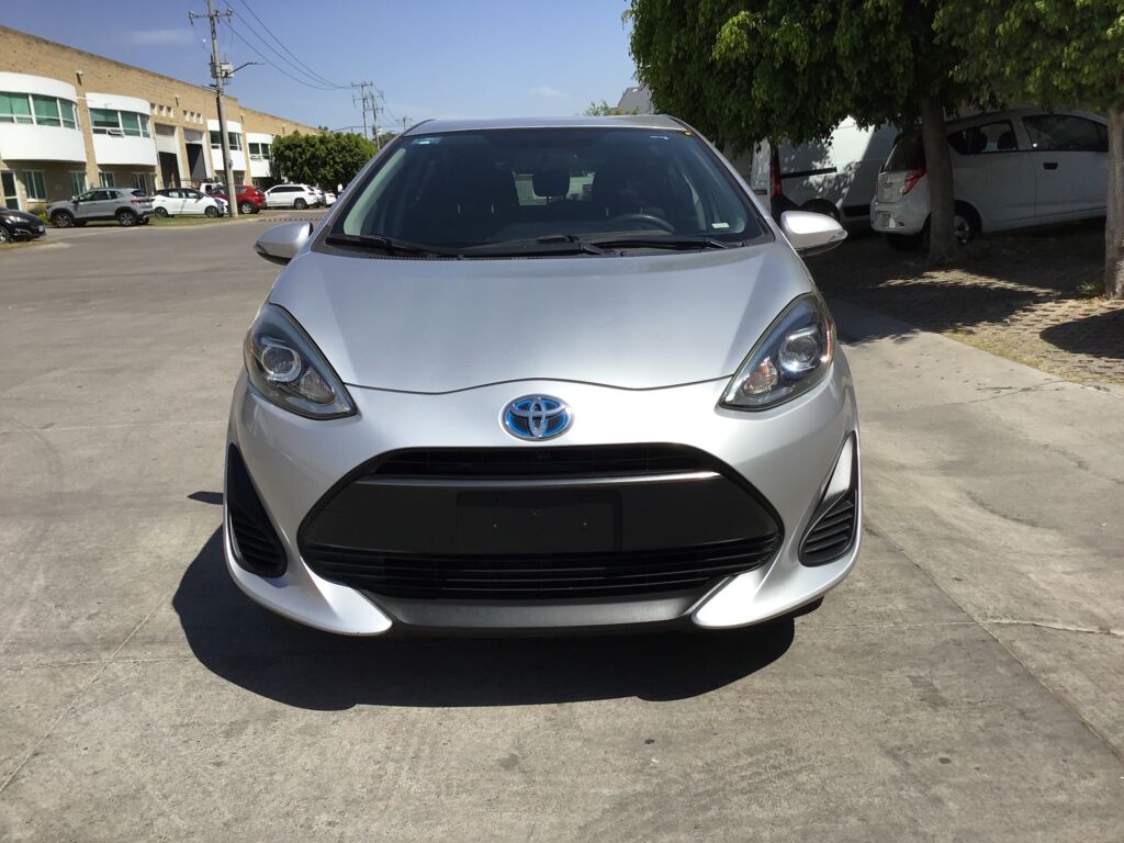 Toyota Prius 2018 5p C Híbrido L4/1.5 Aut 2018 Toyota Prius Venta Exteriores 2