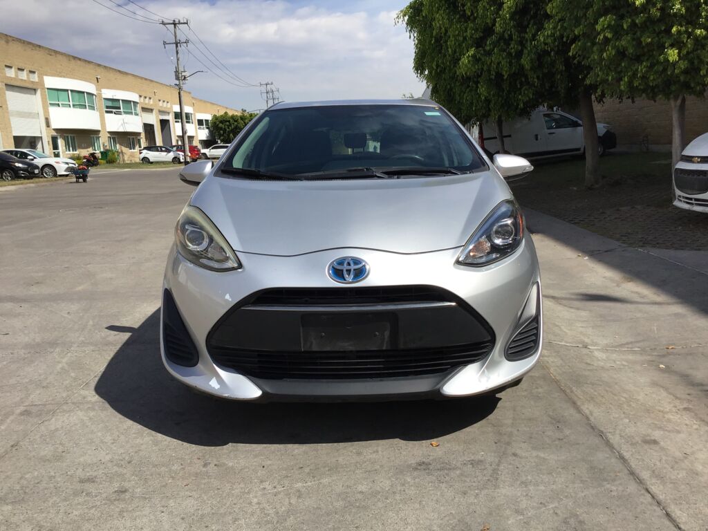Toyota Prius 2018 5p C Híbrido L4/1.5 Aut 2018 Toyota Prius Venta Exteriores 2