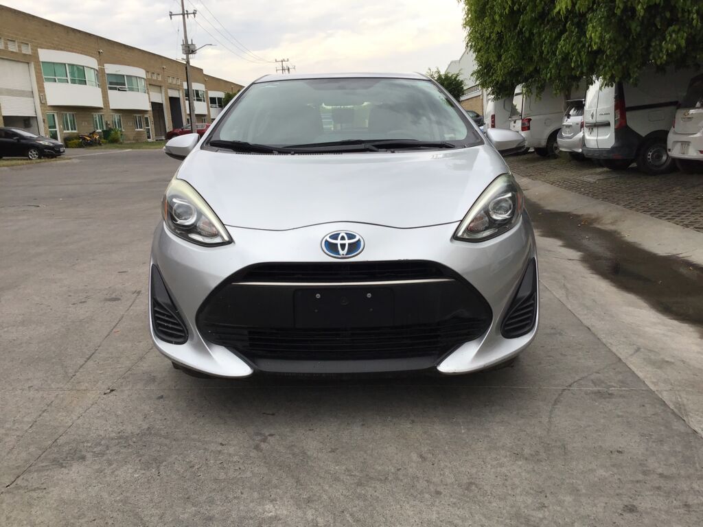 Toyota Prius 2018 5p C Híbrido L4/1.5 Aut 2018 Toyota Prius Venta Exteriores 2
