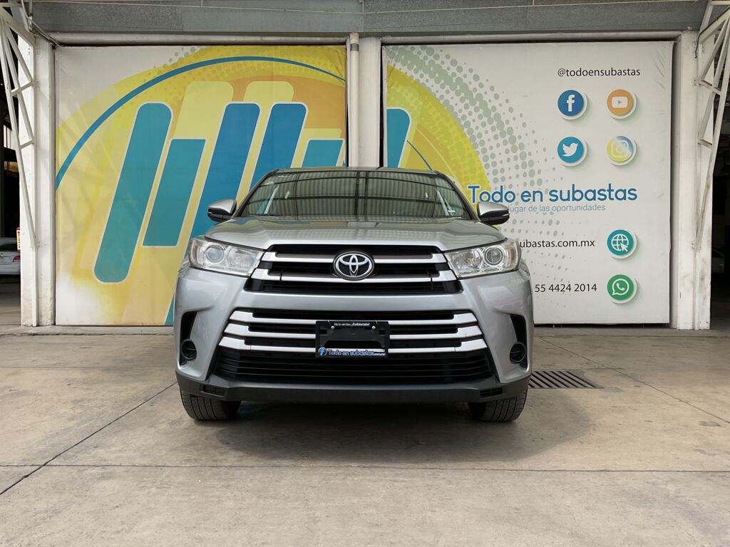 Toyota Highlander 2019 5p LE V6/3.5 Aut 2019 Toyota Highlander Venta Exteriores 2