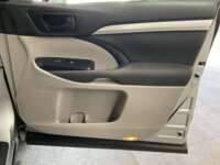 Toyota Highlander 2019 5p LE V6/3.5 Aut 2019 Toyota Highlander Venta Interiores 19