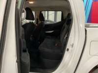 Nissan NP300 Doble Cabina 2020 4p SE L4/2.5 Man A/A Paq. Seg 2020 Nissan NP300 Frontier Venta Interiores 15