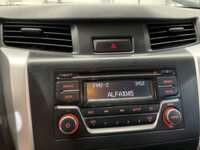 Nissan NP300 Doble Cabina 2020 4p SE L4/2.5 Man A/A Paq. Seg 2020 Nissan NP300 Frontier Venta Interiores 5