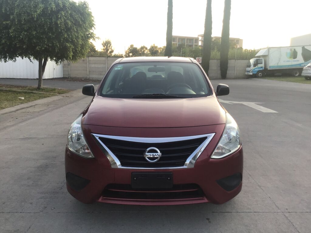 Nissan Versa 2019 4p Sense L4/1.6 Man 2019 Nissan Versa Venta Exteriores 2