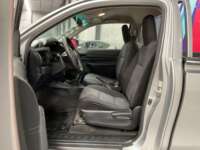 Toyota Hilux 2019 2p Cabina Sencilla L4/2.7 Man 2019 Toyota Hilux Venta Interiores 13