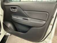 Mitsubishi L200 2022 4p GLX Doble L4/2.4/T Diesel Man 4x4 2022 Mitsubishi L200 Venta Interiores 15