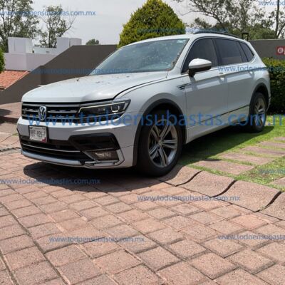 Volkswagen Tiguan 2018 5p Comfortline L4/1.4/T DSG Piel 