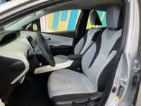 Toyota Prius 2017 5p Base Híbrido L4/1.8 Aut  2017 Toyota Prius Venta Interiores 21