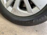 Toyota Prius 2017 5p Base Híbrido L4/1.8 Aut  2017 Toyota Prius Venta Llantas 5