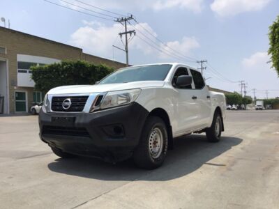 Nissan NP300 Doble Cabina 2020 4p SE L4/2.5 Man A/A Paq. Seg