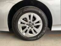 Toyota Prius 2017 5p Base Híbrido L4/1.8 Aut  2017 Toyota Prius Venta Llantas 1