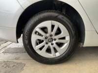 Toyota Prius 2017 5p Base Híbrido L4/1.8 Aut  2017 Toyota Prius Venta Llantas 7