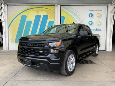 Chevrolet Silverado 2023 4p Doble Cabina Custom V8/5.3 Aut 4X4