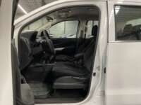 Nissan NP300 Doble Cabina 2020 4p SE L4/2.5 Man A/A Paq. Seg 2020 Nissan NP300 Doble Cabina Venta Interiores 13