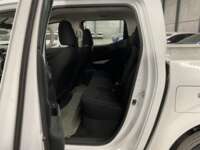 Nissan NP300 Doble Cabina 2020 4p SE L4/2.5 Man A/A Paq. Seg 2020 Nissan NP300 Doble Cabina Venta Interiores 15