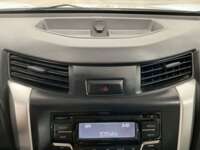 Nissan NP300 Doble Cabina 2020 4p SE L4/2.5 Man A/A Paq. Seg 2020 Nissan NP300 Doble Cabina Venta Interiores 5