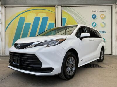 Toyota Sienna 2021 5p XLE Piel Híbrido L4/2.5 CVT