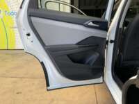 Volkswagen Taos 2024 5p Comfortline L4/1.4/T Tiptronic 2024 Volkswagen Taos Venta Interiores 23